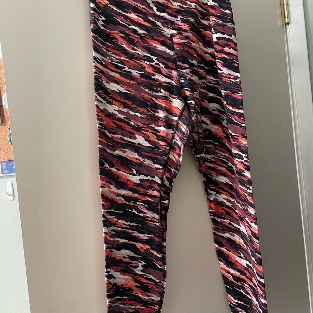 Lululemon Women’s Tiger Tide Smoky Leggings - gently used